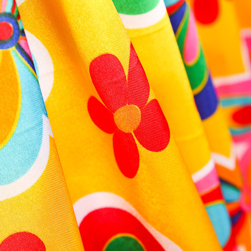 Raso Carnaval Flor Hippie Amarillo - Ribes y Casals