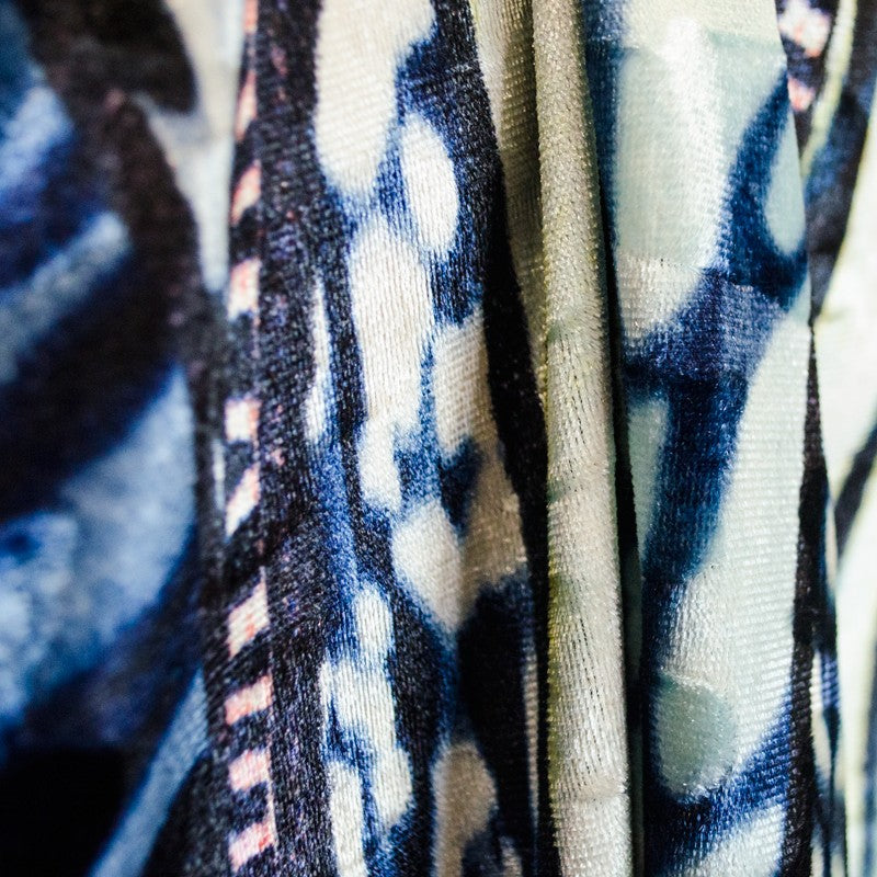 Tela Terciopelo Animal Azul - Ribes y Casals