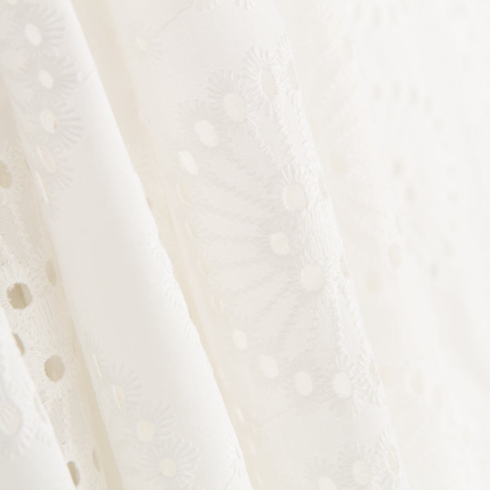 Tela Bordado Suizo Maxi Flor Blanco Roto - Ribes y Casals