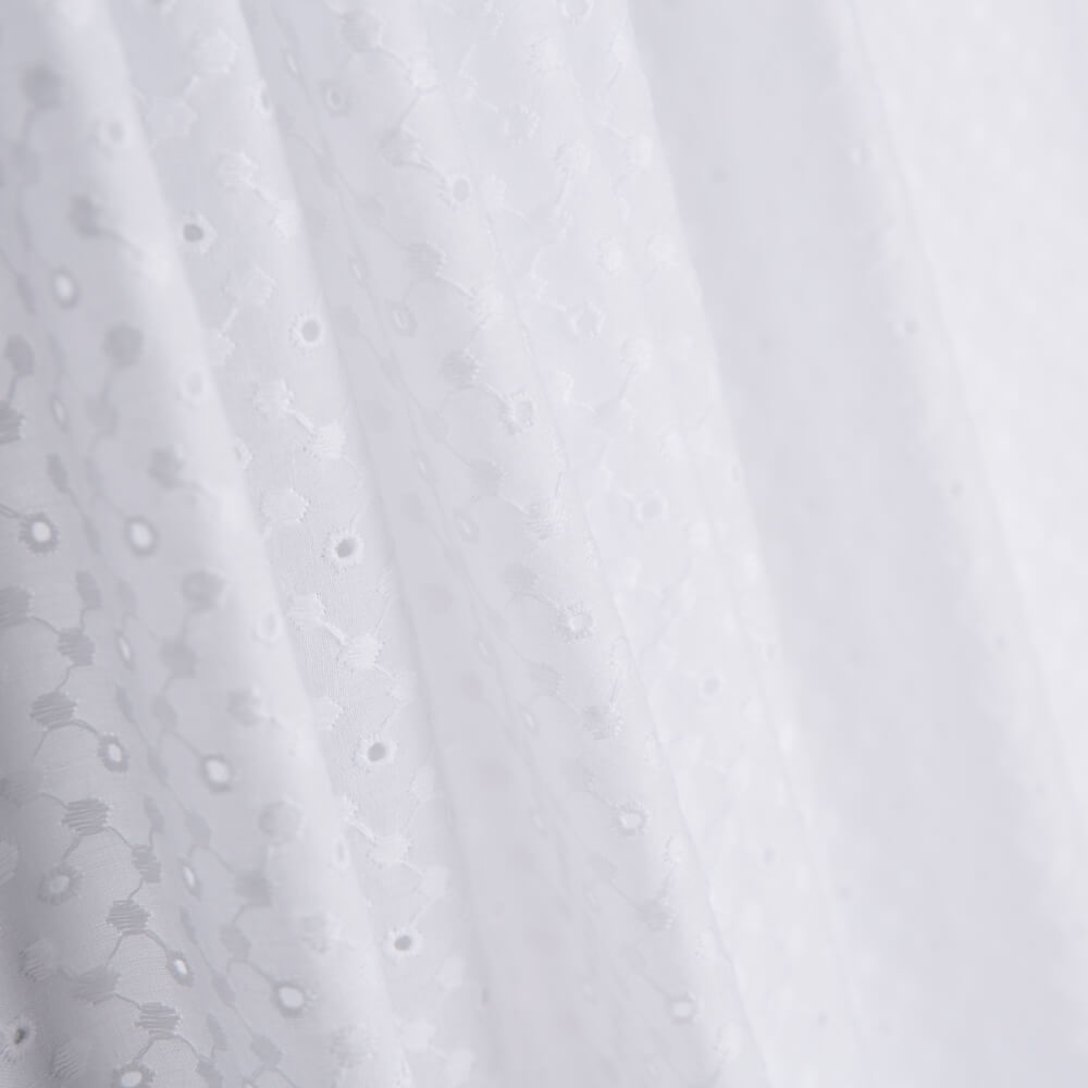 Bordado Suizo Cuadraditos - Ribes y Casals