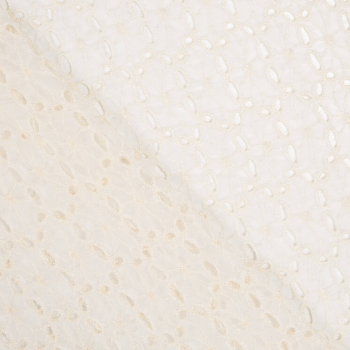 Gasa Poliéster Bordada Cruda Maxi Flor - Ribes y Casals